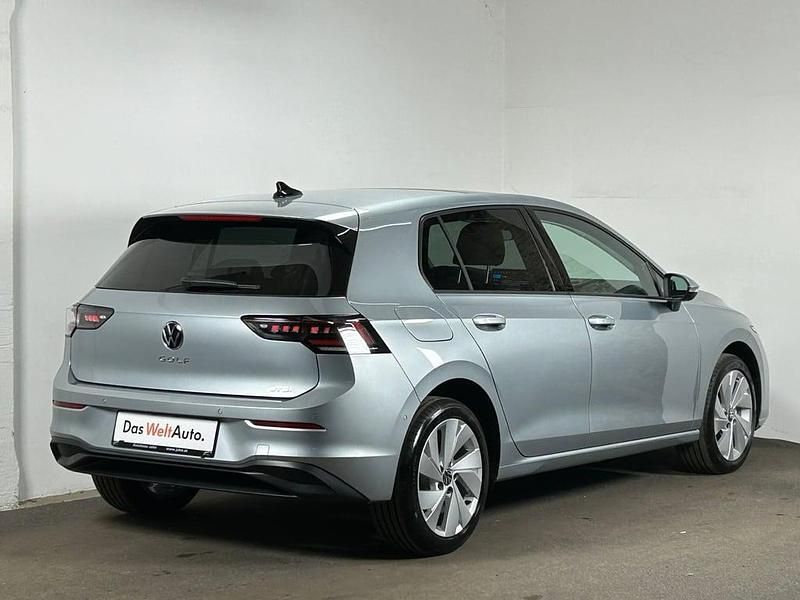 Gebraucht VW Golf VIII 115 PS (84 kW) 2025 Silber  metallic Limousine