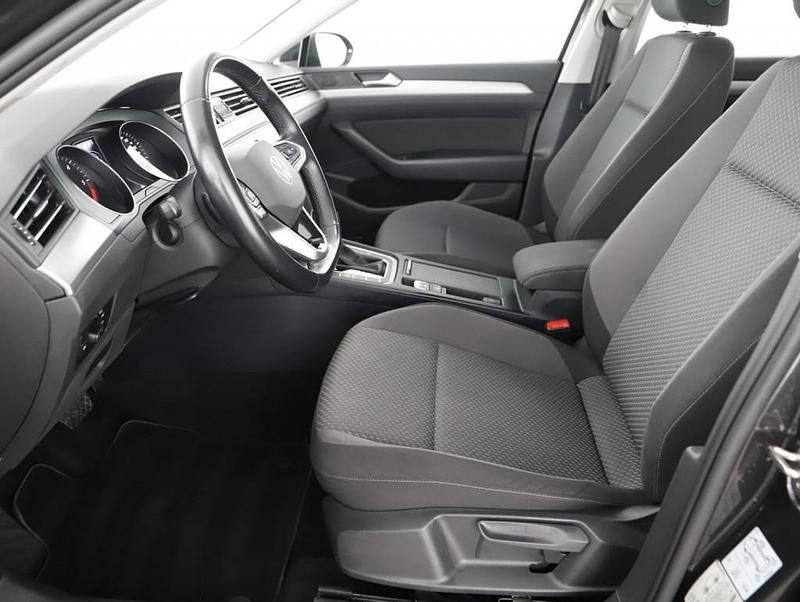 Gebraucht VW Passat 122 PS (89 kW) 2022 Grau Kombi