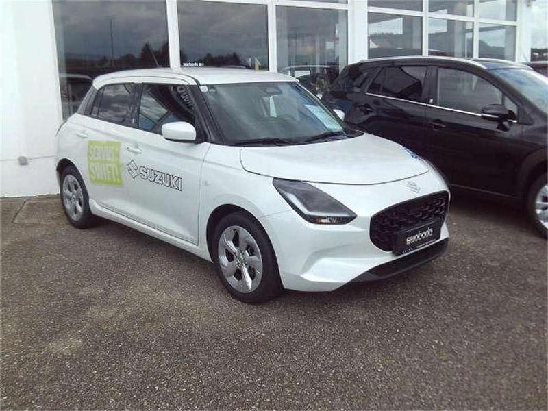 Gebraucht Suzuki Swift 83 PS (61 kW) 2024 Pure white  weiss Kleinwagen