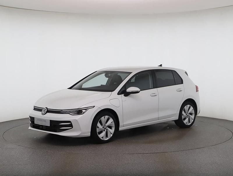 Gebraucht VW Golf VIII 204 PS (150 kW) 2025 Weiss  normal Limousine