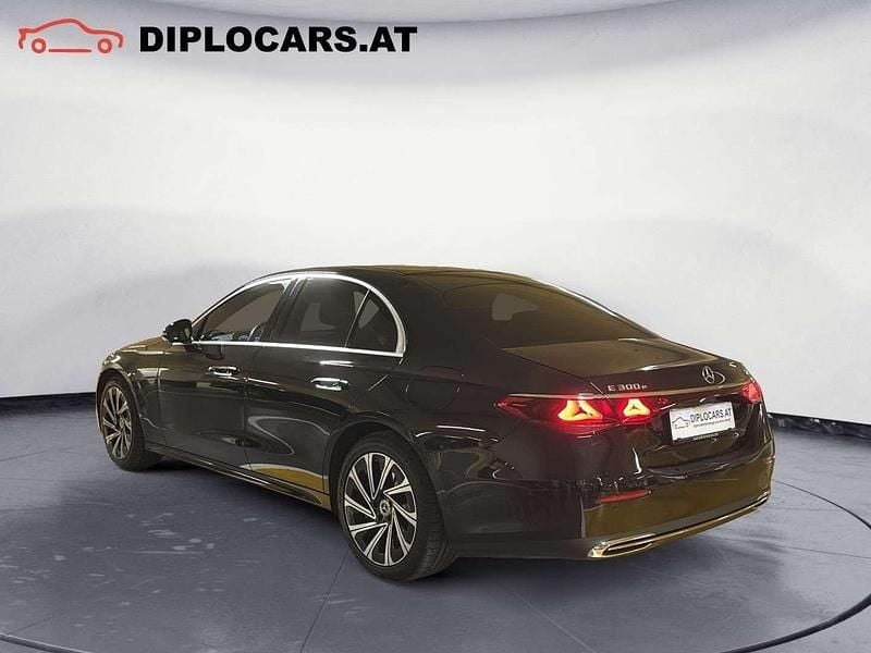 Gebraucht Mercedes E300 Advanced 204 PS (150 kW) 2023 Schwarz Limousine