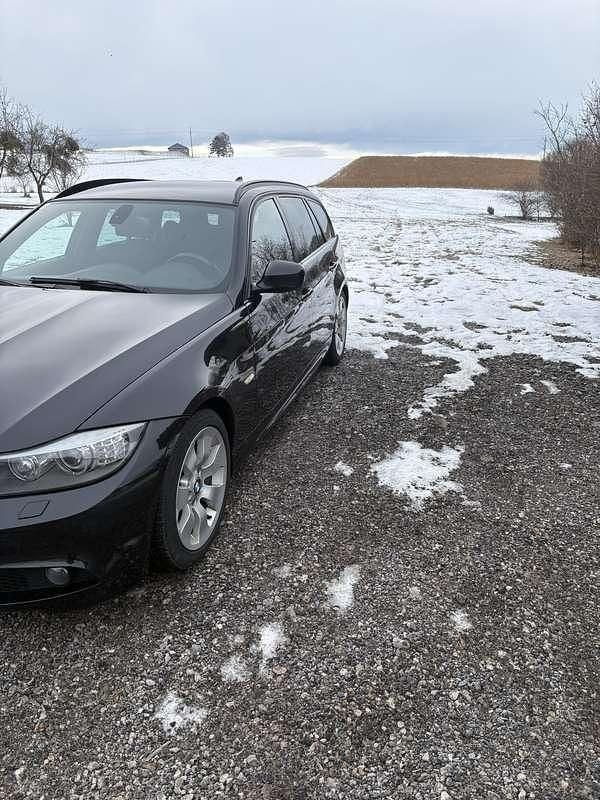 Gebraucht BMW 318 M Sport 143 PS (105 kW) 2011 Schwarz Kombi