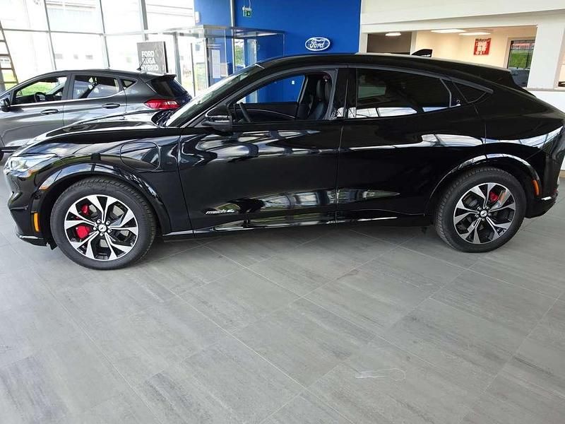 Schwarz Gebraucht 2023 Ford Mustang Mach-E Premium SUV | € 46.590 (Etwas zu teuer) - Bild 1/4