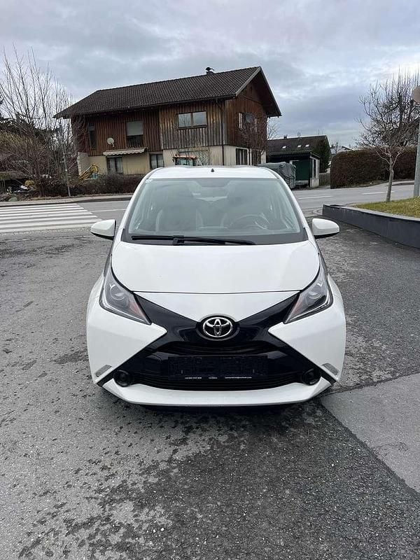 Gebraucht Toyota Aygo 69 PS (50 kW) 2017 Weiß Kleinwagen