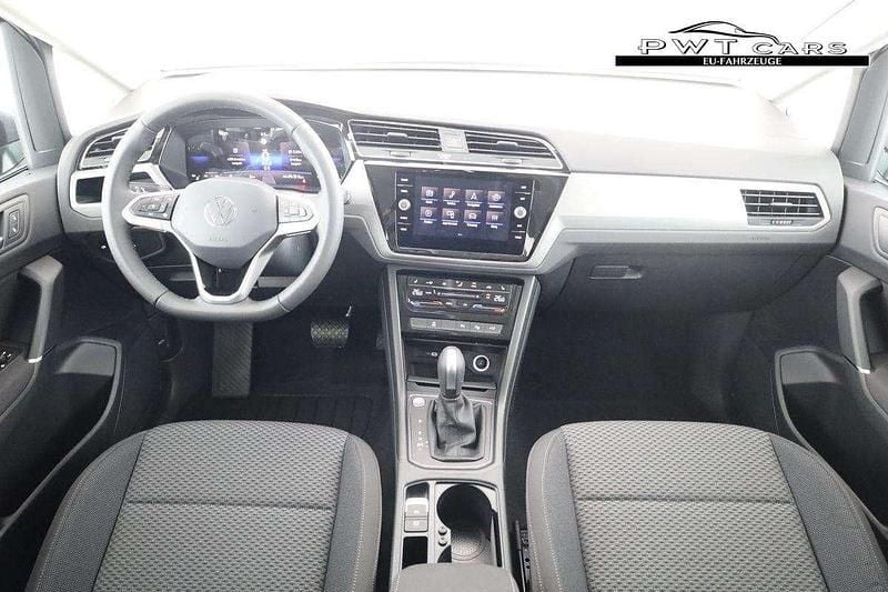 Neu VW Touran Comfortline 150 PS (110 kW) 2025 Schwarz Van / Kleinbus