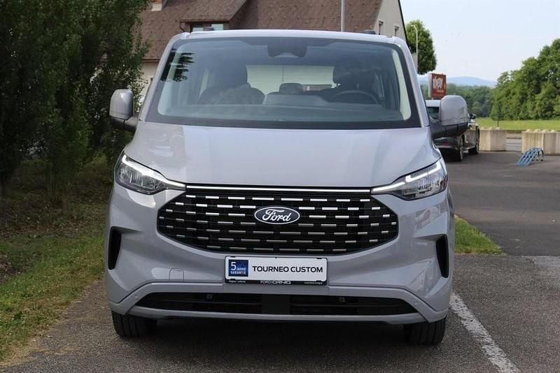 Gebraucht Ford Tourneo Custom Titanium 110 PS (80 kW) 2025 Grau Van