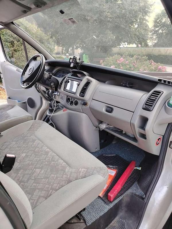 Gebraucht Opel Vivaro 101 PS (74 kW) 2002 Silber Van / Kleinbus