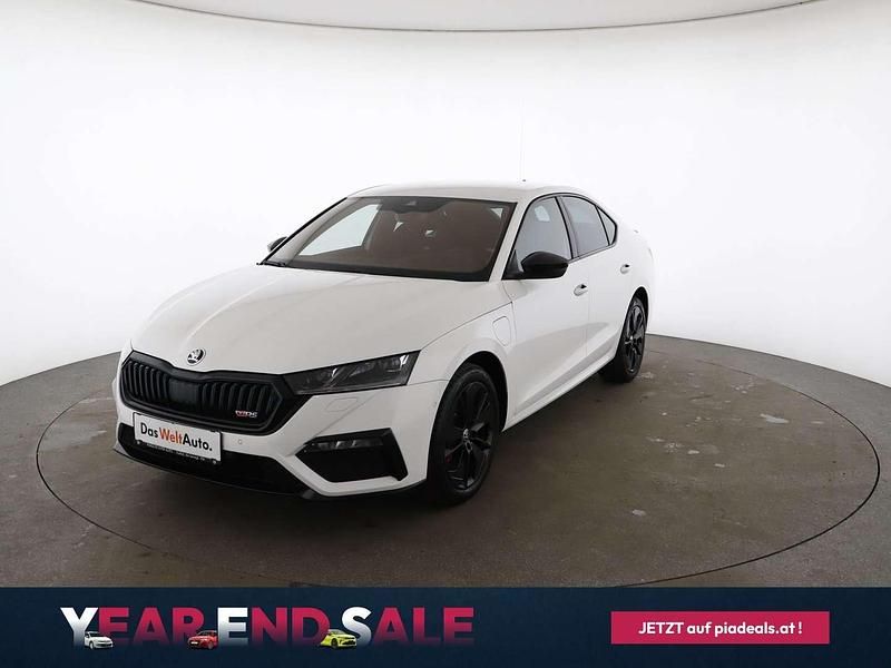 Weiß Gebraucht 2022 Skoda Octavia RS Limousine | € 31.950 (Teuer) - Bild 1/4