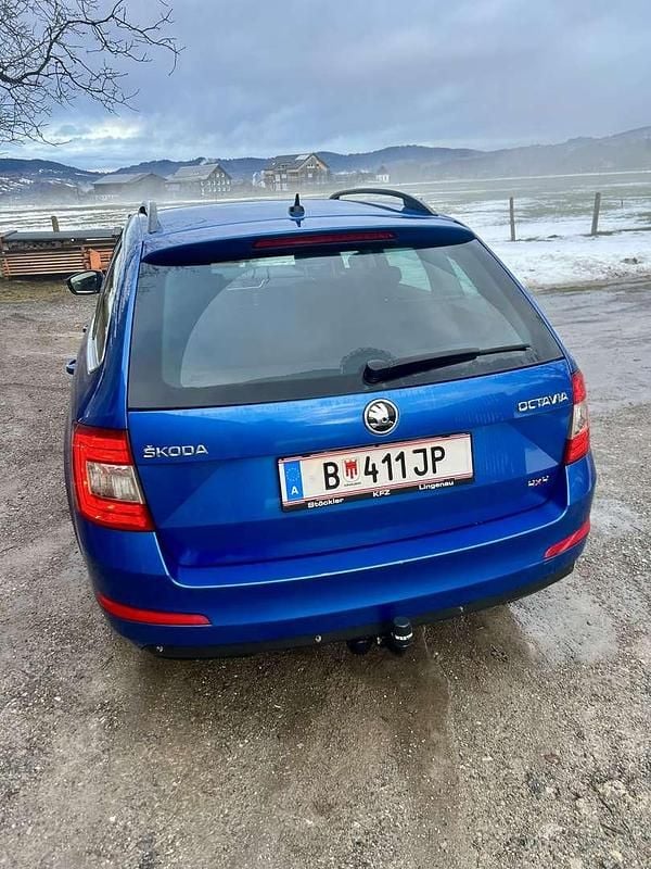 Gebraucht Skoda Octavia Elegance 150 PS (110 kW) 2015 Blau Kleinwagen