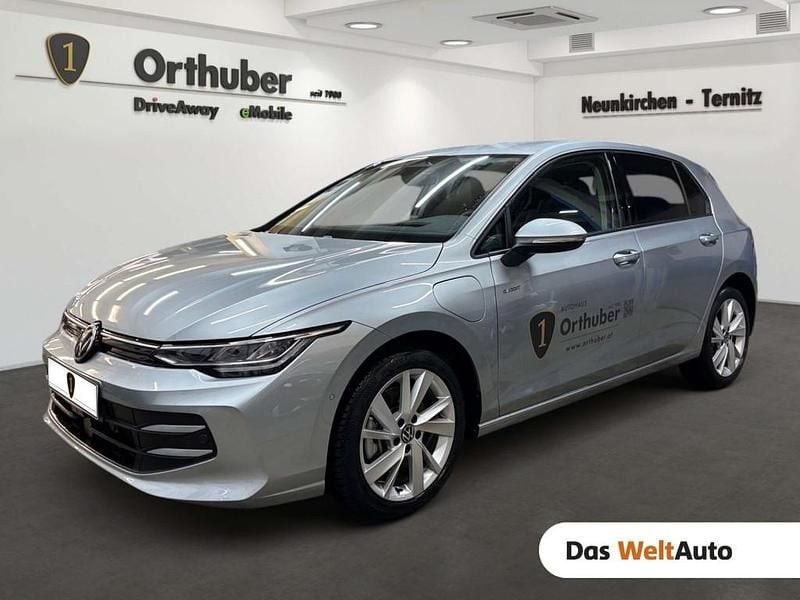 Gebraucht VW Golf VIII 150 PS (110 kW) 2025 Silber Limousine