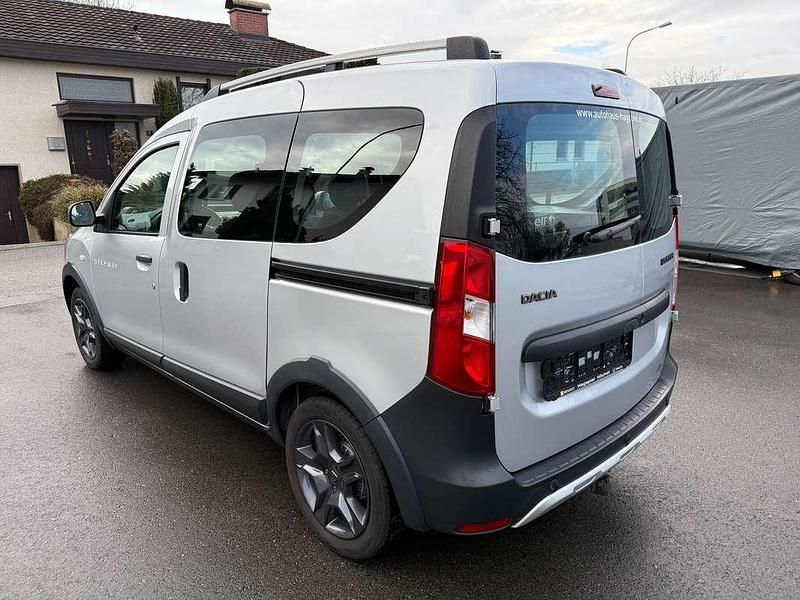 Gebraucht Dacia Dokker Stepway 90 PS (66 kW) 2017 Grau sonderlackierung Van / Kleinbus