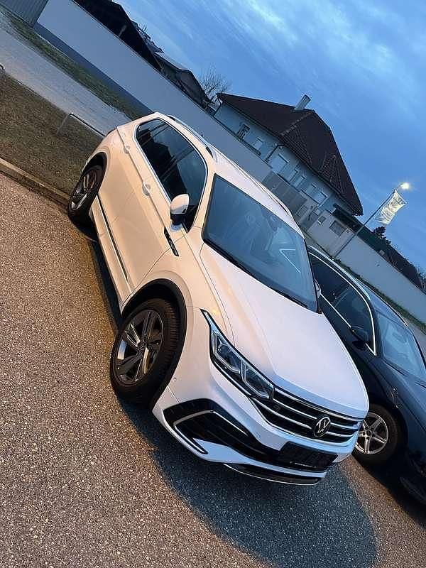 Weiß Gebraucht 2024 VW Tiguan Allspace R-line SUV | € 43.900 (Fairer Preis) - Bild 1/4