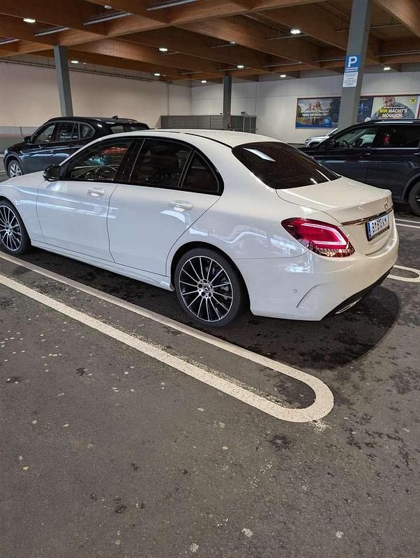 Gebraucht Mercedes C180 122 PS (89 kW) 2019 Weiß Limousine