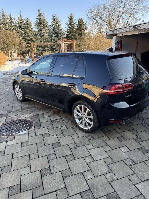 Gebraucht VW Golf VII Highline 105 PS (77 kW) 2013 Schwarz Limousine