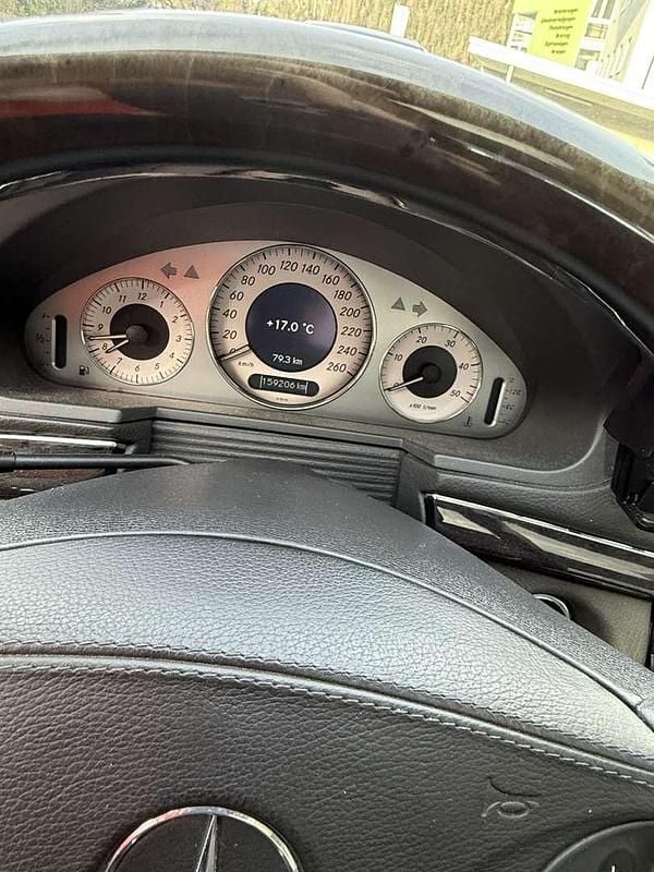 Gebraucht Mercedes E320 Avantgarde 204 PS (150 kW) 2003 Limousine