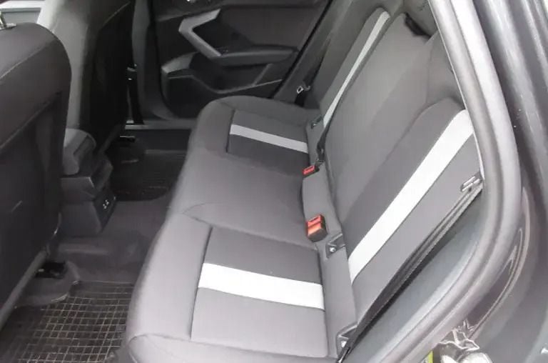 Gebraucht Audi A3 Ambiente 150 PS (110 kW) 2024 Hellgrau  metallic Limousine