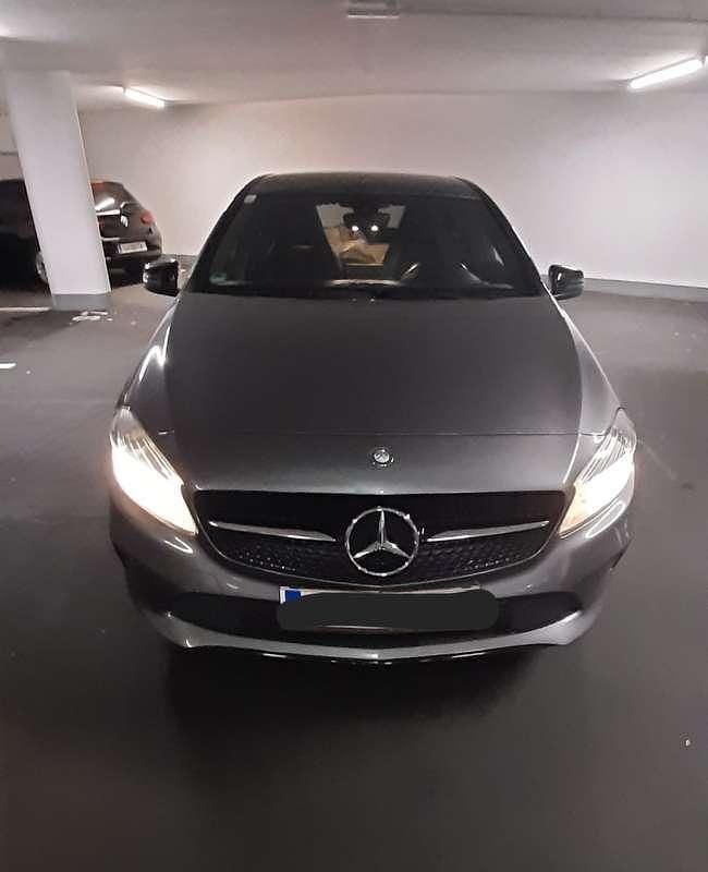 Gebraucht Mercedes A180 122 PS (89 kW) 2016 Grau Limousine