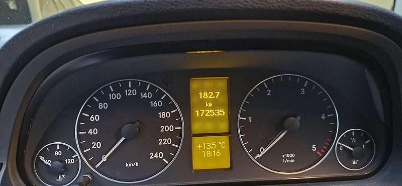 Gebraucht Mercedes A180 109 PS (80 kW) 2010 Silber Limousine