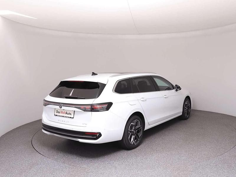 Gebraucht VW Passat Elegance 150 PS (110 kW) 2025 Weiss  metallicperleffekt Kombi