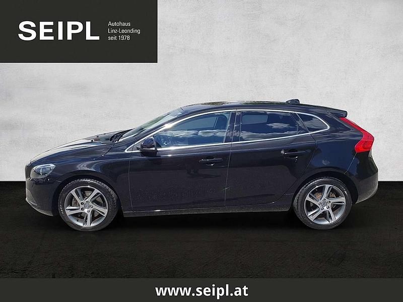 Gebraucht Volvo V40 Momentum 120 PS (88 kW) 2015 Schwarz Kombi