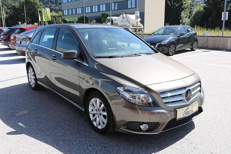 Gebraucht Mercedes B180 109 PS (80 kW) 2013 Braun Van / Kleinbus