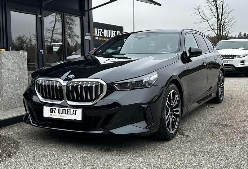Schwarz Gebraucht 2025 BMW 520 M Sport Kombi | € 54.900 - Bild 1/4