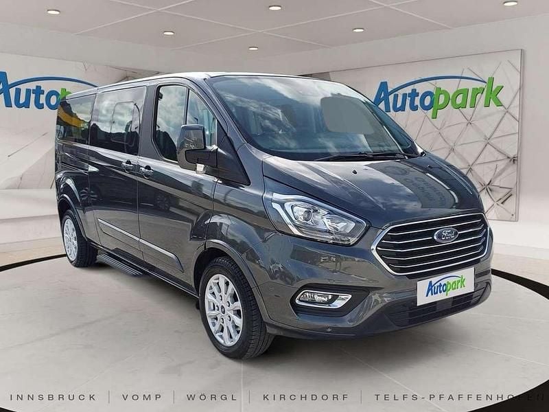 Gebraucht Ford Tourneo Custom Titanium 131 PS (96 kW) 2023 Grau Van