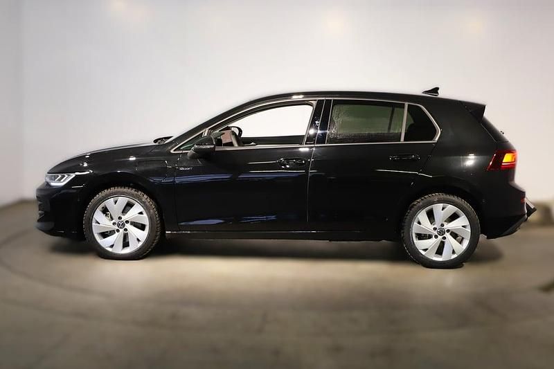 Neu VW Golf VIII 204 PS (150 kW) 2026 Schwarz  metallic Limousine