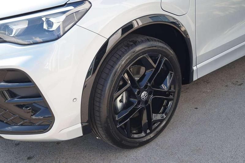 Neu VW Tiguan Sport 204 PS (150 kW) 2025 Silber  metallic SUV