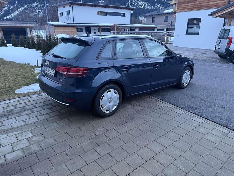 Gebraucht Audi A3 116 PS (85 kW) 2018 Blau Limousine