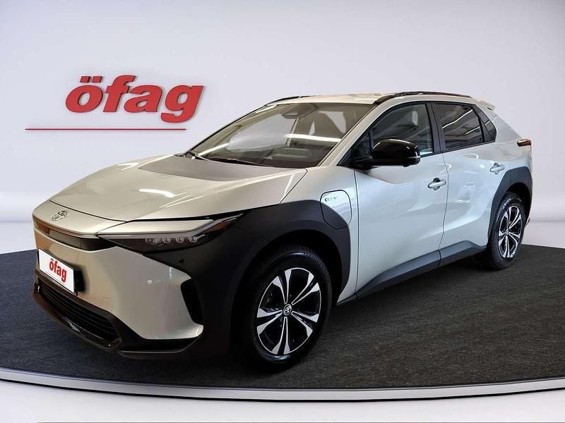 Silber Neu 2025 Toyota bZ4X SUV | € 34.490 (Superpreis) - Bild 1/4