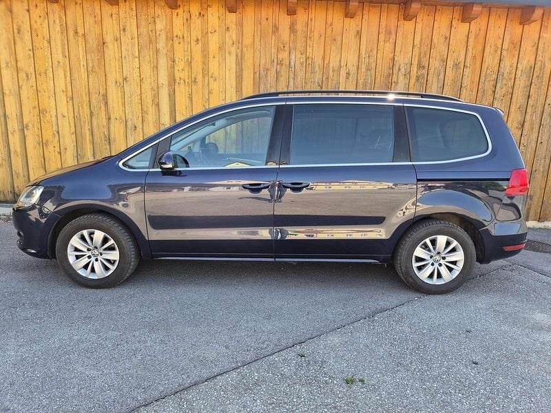 Gebraucht VW Sharan Comfortline 140 PS (102 kW) 2014 Blau Van / Kleinbus