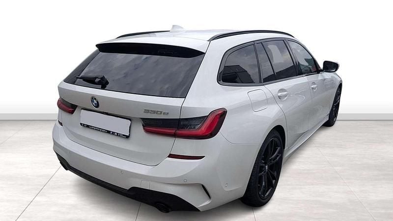 Weiß Gebraucht 2021 BMW 330e M Sport Kombi | € 28.999 (Superpreis) - Bild 1/4