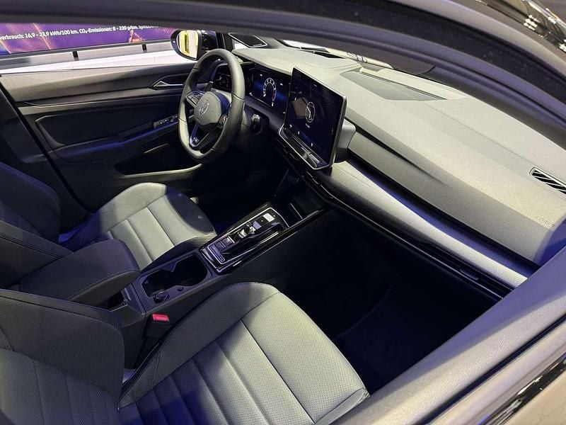 Neu VW Golf VIII Black Edition 333 PS (244 kW) 2025 Limousine