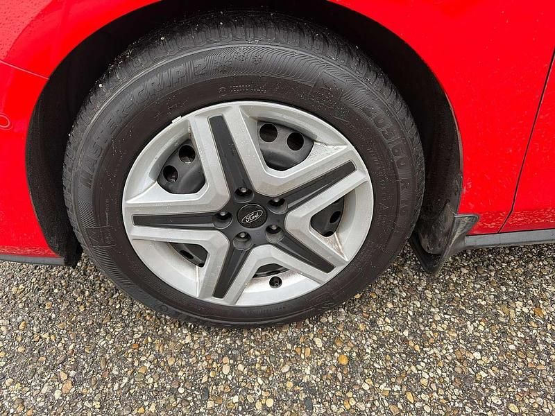 Gebraucht Ford Focus Cool & Connect 125 PS (91 kW) 2022 Rot Kombi