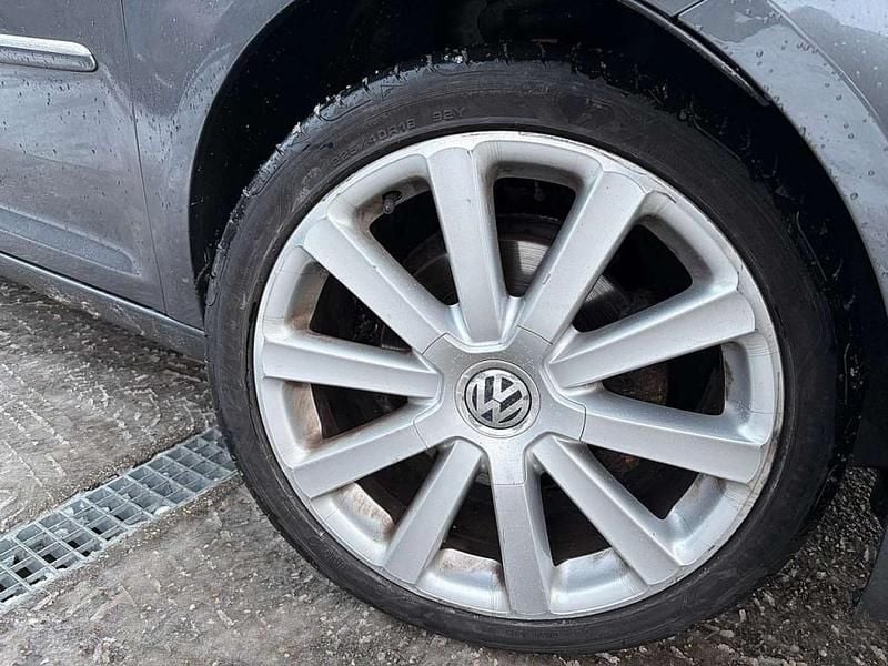 Gebraucht VW Touran Highline 105 PS (77 kW) 2011 Grau Van / Kleinbus