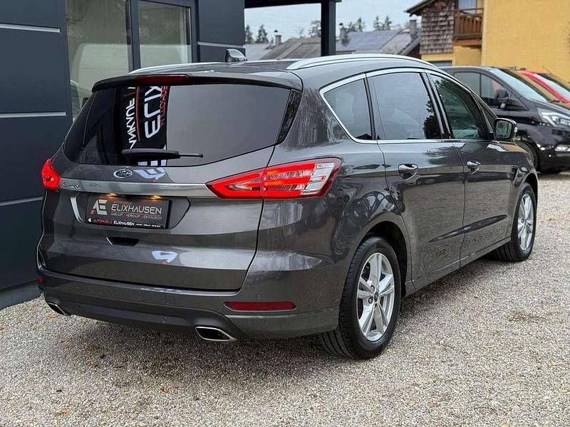 Gebraucht Ford S-MAX Titanium 190 PS (139 kW) 2022 Grau Van / Kleinbus