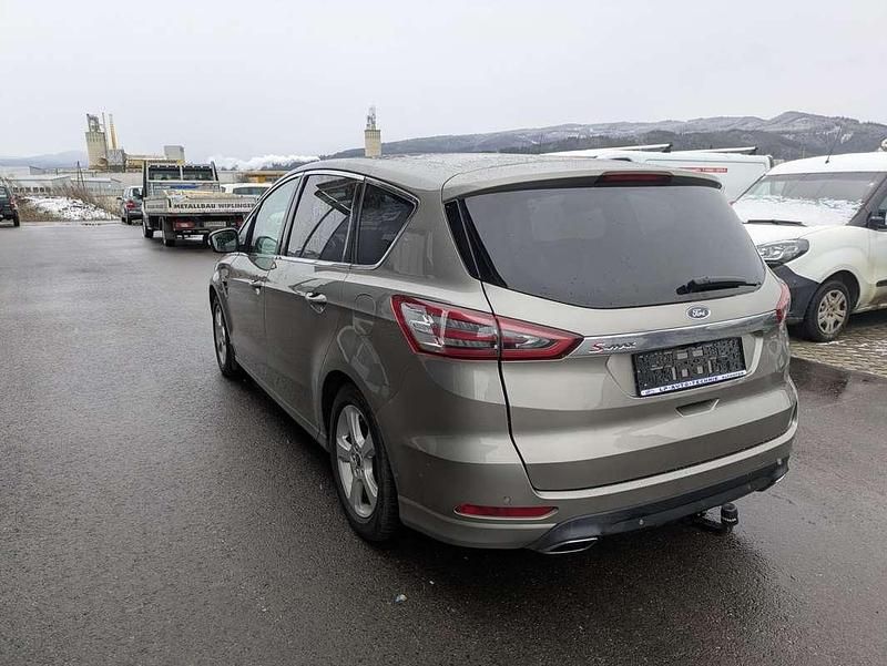 Gebraucht Ford S-MAX Titanium 179 PS (131 kW) 2015 Silber Van / Kleinbus