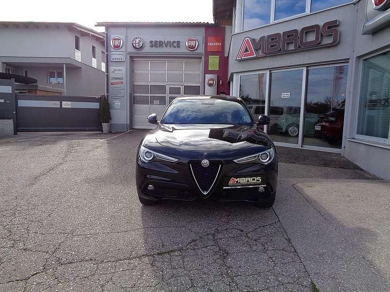 Gebraucht Alfa Romeo Stelvio Lusso 209 PS (153 kW) 2018 Schwarz SUV