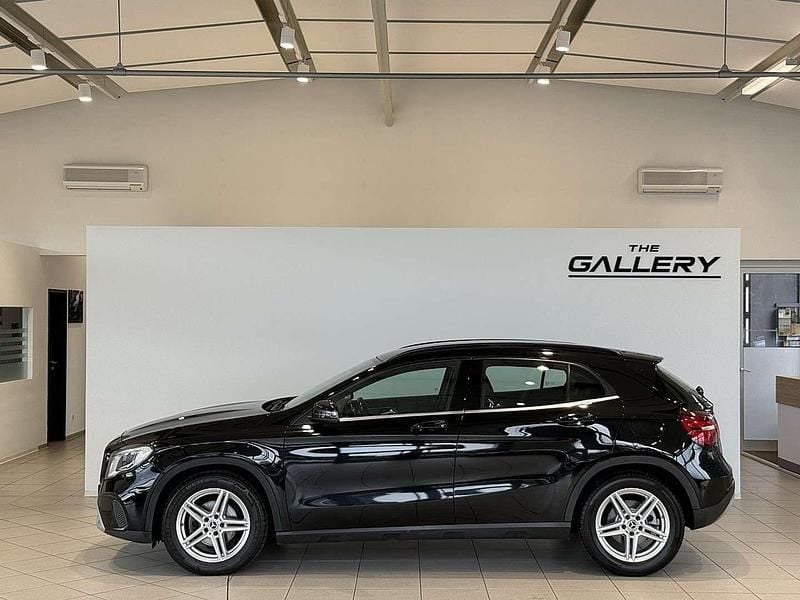 Schwarz Gebraucht 2017 Mercedes GLA200 Business SUV | € 21.980 (Fairer Preis) - Bild 1/4