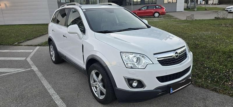 Weiß Gebraucht 2013 Opel Antara Cosmo SUV | € 10.900 - Bild 1/4