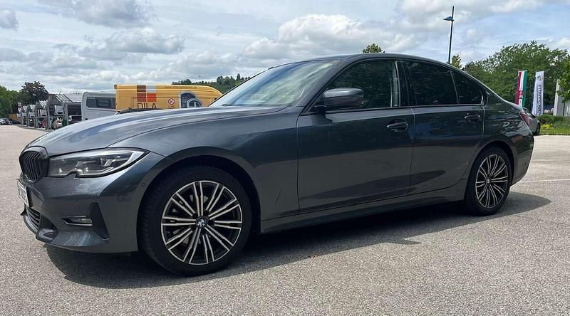 Grau Gebraucht 2020 BMW 320 Limousine | € 29.000 (Fairer Preis) - Bild 1/4