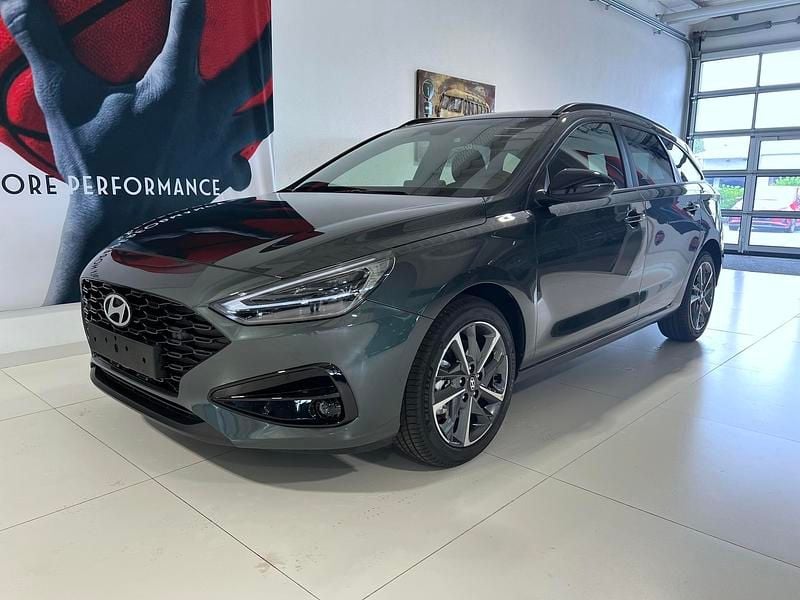 Neu Hyundai i30 GO! 99 PS (72 kW) 2025 Grün Limousine