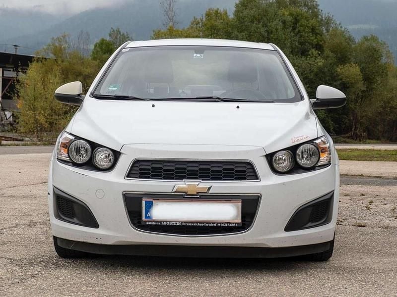 Weiß Gebraucht 2012 Chevrolet Aveo LT Limousine | € 4.100 - Bild 1/4