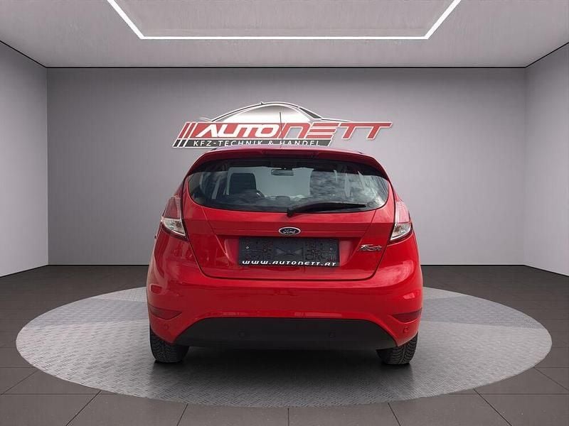 Gebraucht Ford Fiesta Trend 65 PS (47 kW) 2014 Rot Kleinwagen