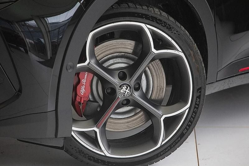 Gebraucht Alfa Romeo Junior Veloce 207 kW (282 PS) 2025 Schwarz SUV