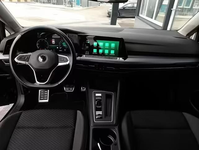 Gebraucht VW Golf VIII Style 150 PS (110 kW) 2022 Deepblackperleff. Limousine