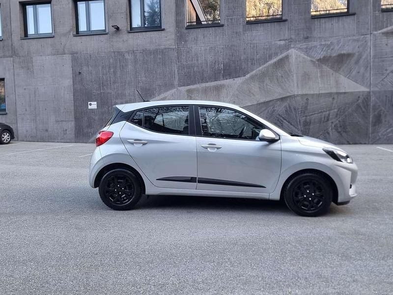 Gebraucht Hyundai i10 Pure 67 PS (49 kW) 2020 Grau Kleinwagen