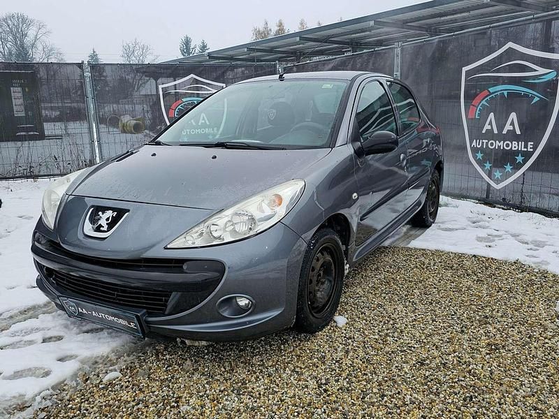 Grau Gebraucht 2009 Peugeot 206+ Kleinwagen | € 2.490 - Bild 1/4