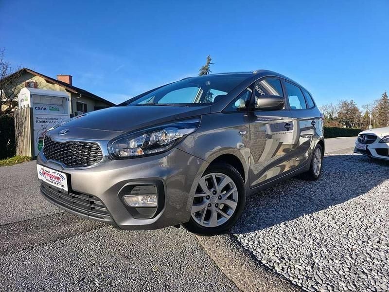 Grau Gebraucht 2017 Kia Carens Silver Van / Kleinbus | € 13.999 - Bild 1/4